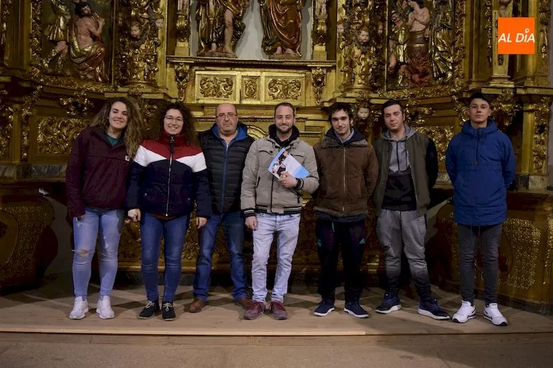 Integrantes de las Cofradías de Alba de Tormes y de la Banda La Salud