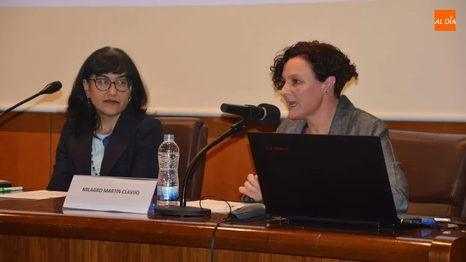 La profesora Milagro Martín, durante la conferencia.Foto: Lydia González