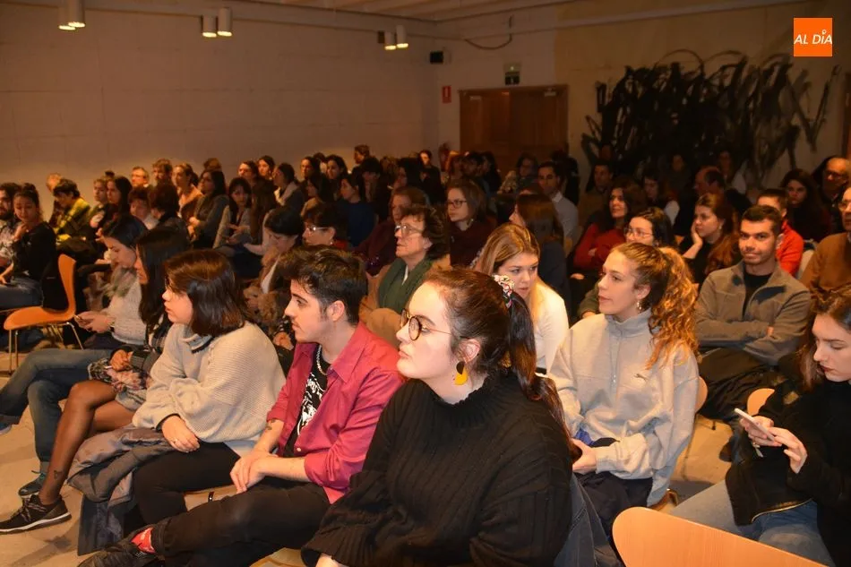 Foto 6 - El Colectivo Feministas Trece Rosas invita a la reflexi&oacute;n sobre los mitos del amor rom&aacute;ntico  