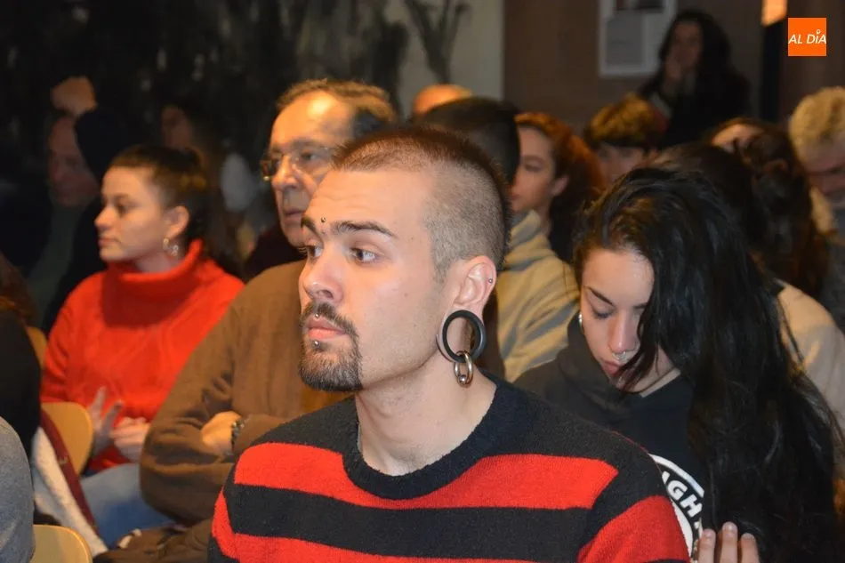 Foto 9 - El Colectivo Feministas Trece Rosas invita a la reflexi&oacute;n sobre los mitos del amor rom&aacute;ntico  