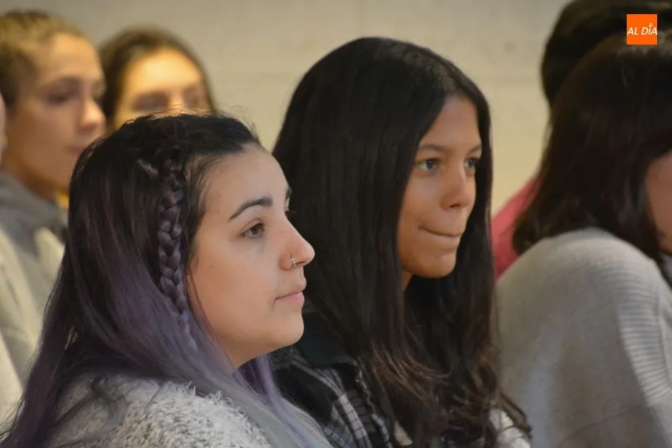 Foto 8 - El Colectivo Feministas Trece Rosas invita a la reflexi&oacute;n sobre los mitos del amor rom&aacute;ntico  
