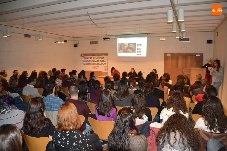 Foto 2 - El Colectivo Feministas Trece Rosas invita a la reflexi&oacute;n sobre los mitos del amor rom&aacute;ntico  
