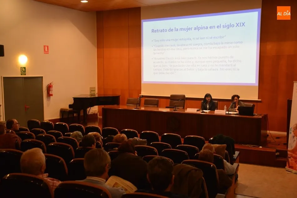Foto 8 - Interesante sesi&oacute;n sobre la historia del feminismo en el Programa Interuniversitario de la...