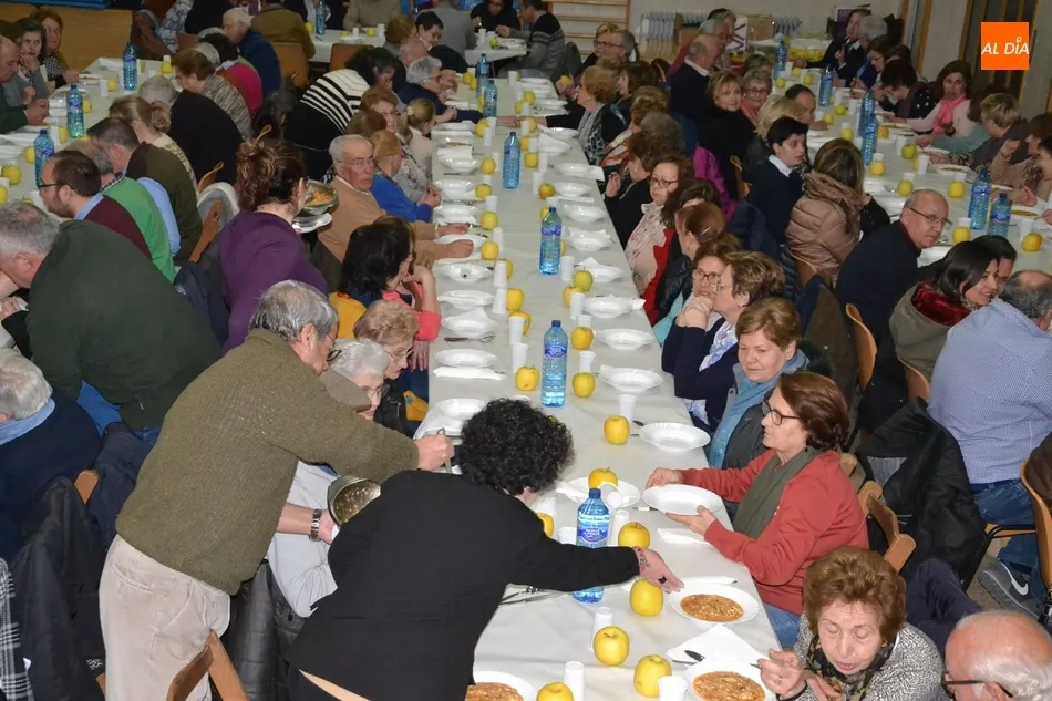 Foto 6 - Unas 150 personas asisten a la Cena del Hambre de Manos Unidas  