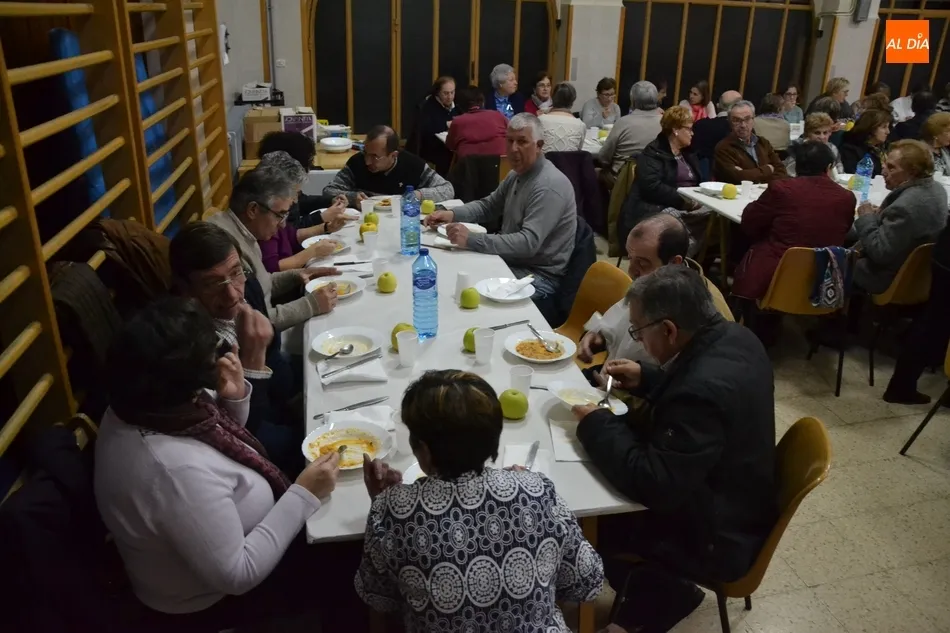 Foto 2 - Unas 150 personas asisten a la Cena del Hambre de Manos Unidas  
