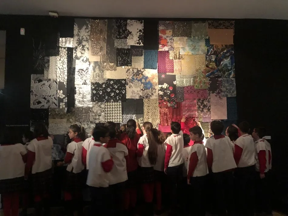 Foto 7 - Alumnos del Colegio Padres Trinitarios participan en un taller de patronaje y confecci&oacute;n de...