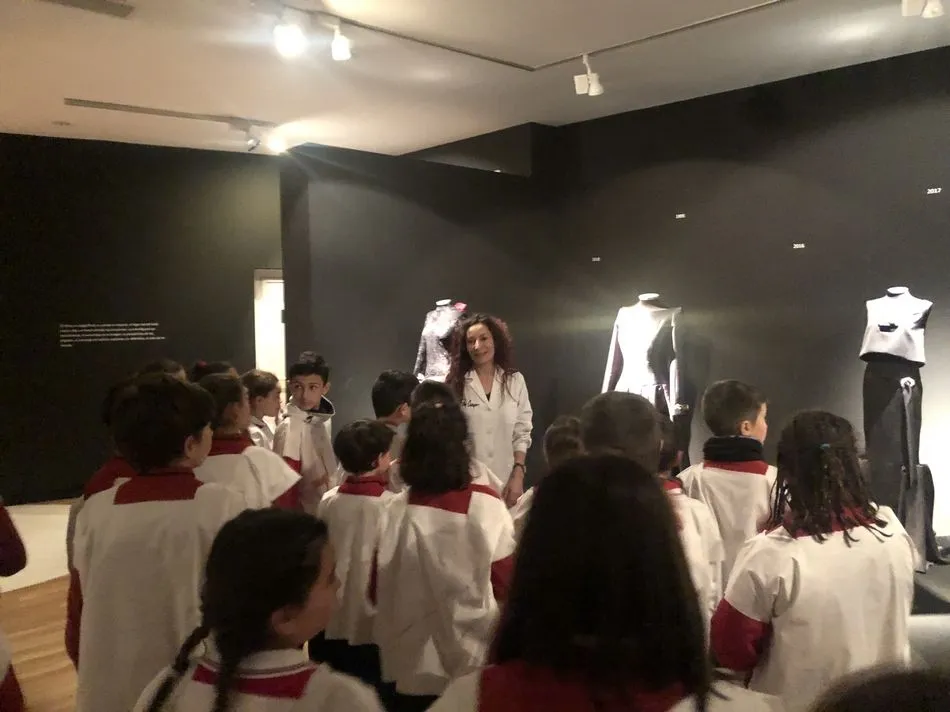 Foto 2 - Alumnos del Colegio Padres Trinitarios participan en un taller de patronaje y confecci&oacute;n de...