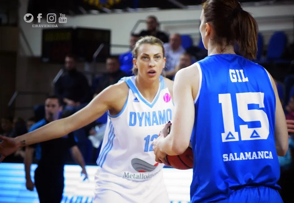 Foto 5 - La pegada del Dynamo de Kursk no da opciones a Perfumer&iacute;as Avenida (69-51)