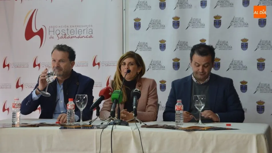 Alain Saldaña, Chabela de la Torre y Javier García Hidalgo han presenado la Guía del Cocido. Foto: Lydia González