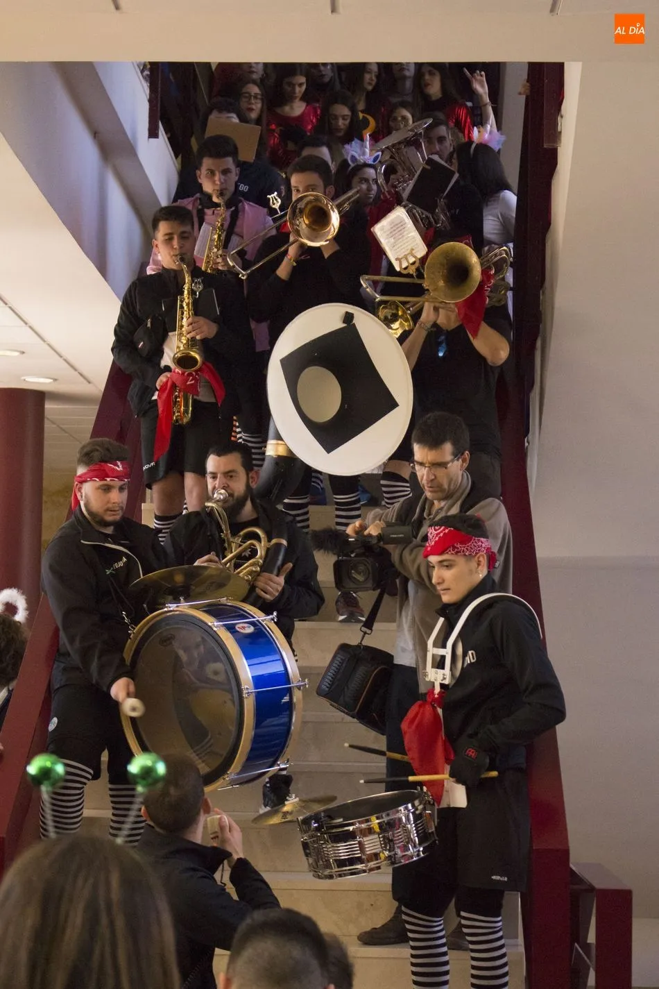 Foto 6 - Divertido desfile de los estudiantes de Derecho por las fiestas del Codex