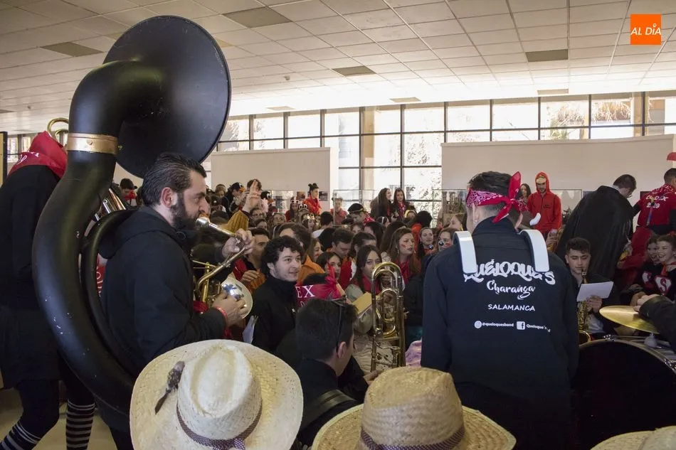 Foto 3 - Divertido desfile de los estudiantes de Derecho por las fiestas del Codex