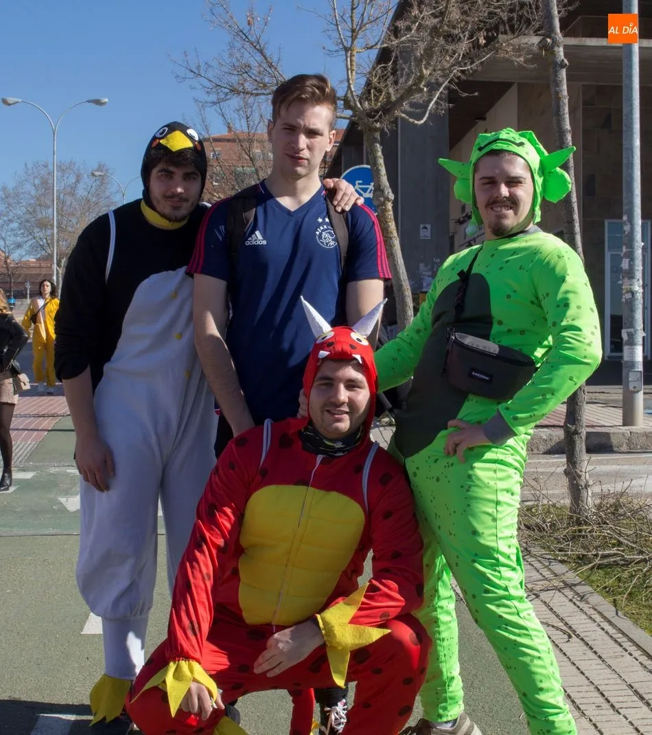 Foto 2 - Divertido desfile de los estudiantes de Derecho por las fiestas del Codex