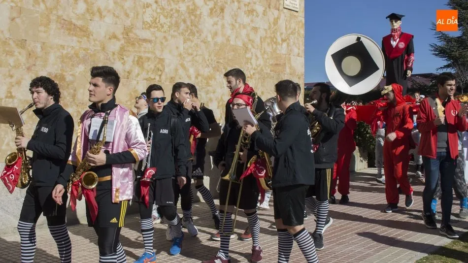 Desfile de estudiantes de Derecho por las fiestas del Codex, en el Campus Unamuno. Foto de Elena López