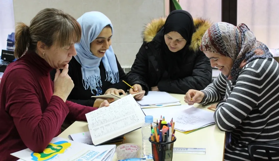 Un total de 17 mujeres participan en el curso de alfabetización de la Fundación  