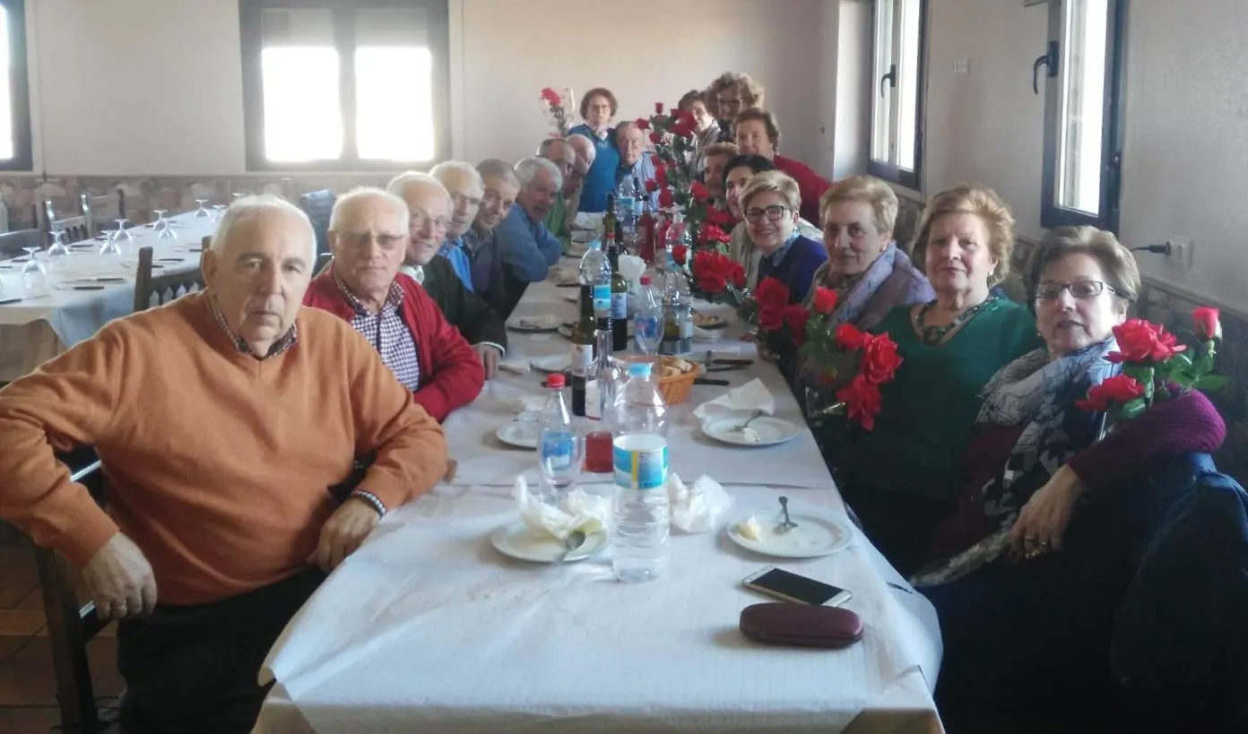 Los Quintos del 64 se reúnen para celebrar el Día de los Enamorados  