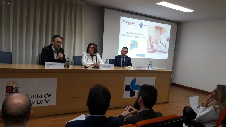 Foto 2 - El Servicio Coral del Hospital recibe el Sello de Excelencia en la gesti&oacute;n de Gases Medicinales  