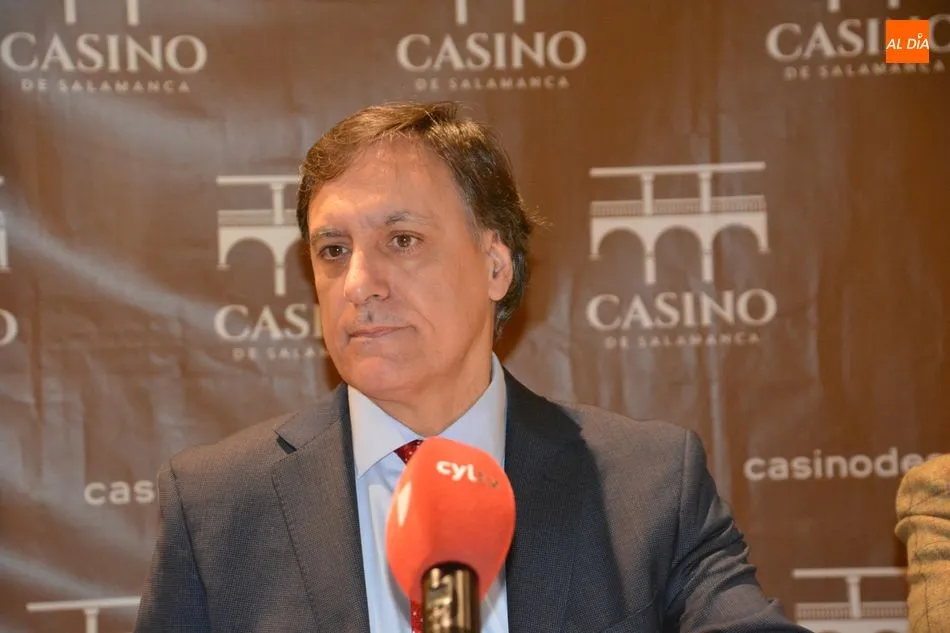 Foto 5 - Fernando Garc&iacute;a de Cort&aacute;zar analiza en el Casino su obra&nbsp;&lsquo;Viaje al coraz&oacute;n de Espa&ntilde;a&rsquo;  