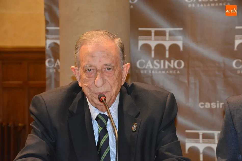 Foto 4 - Fernando Garc&iacute;a de Cort&aacute;zar analiza en el Casino su obra&nbsp;&lsquo;Viaje al coraz&oacute;n de Espa&ntilde;a&rsquo;  