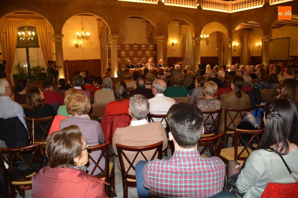 Foto 2 - Fernando Garc&iacute;a de Cort&aacute;zar analiza en el Casino su obra&nbsp;&lsquo;Viaje al coraz&oacute;n de Espa&ntilde;a&rsquo;  