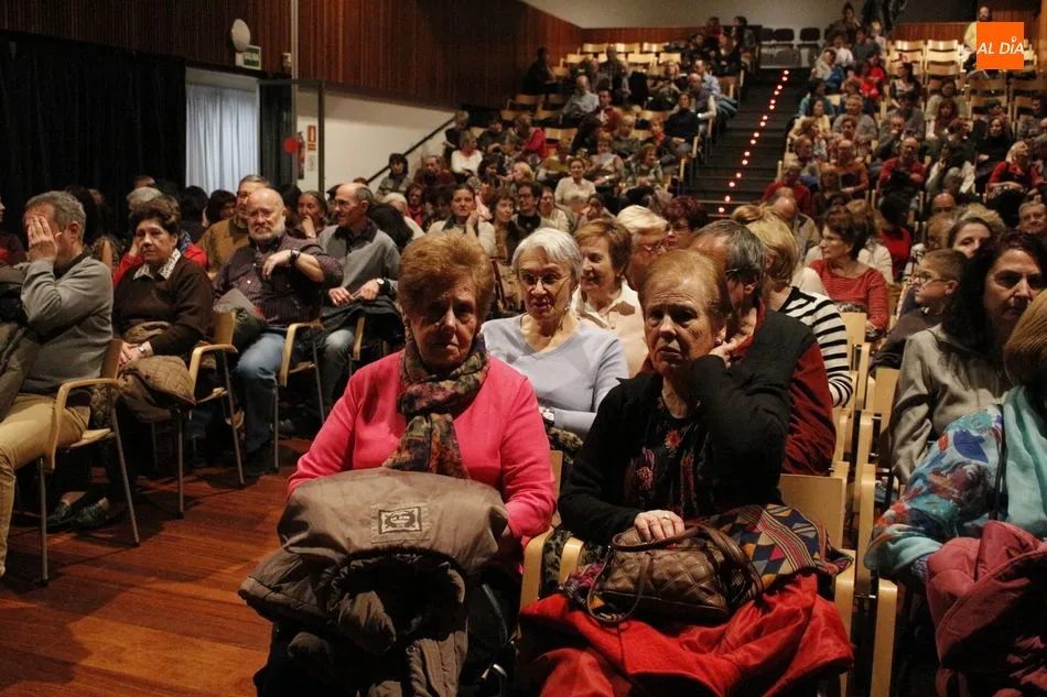 Foto 8 - Flamingo Swing lleva sus elegantes versiones a la Biblioteca Torrente Ballester  