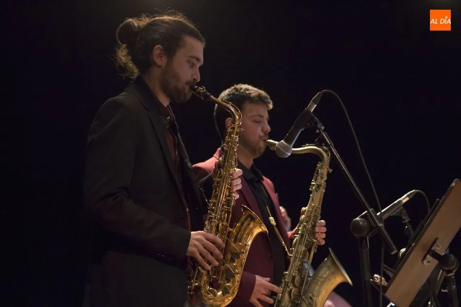 Foto 4 - Flamingo Swing lleva sus elegantes versiones a la Biblioteca Torrente Ballester  