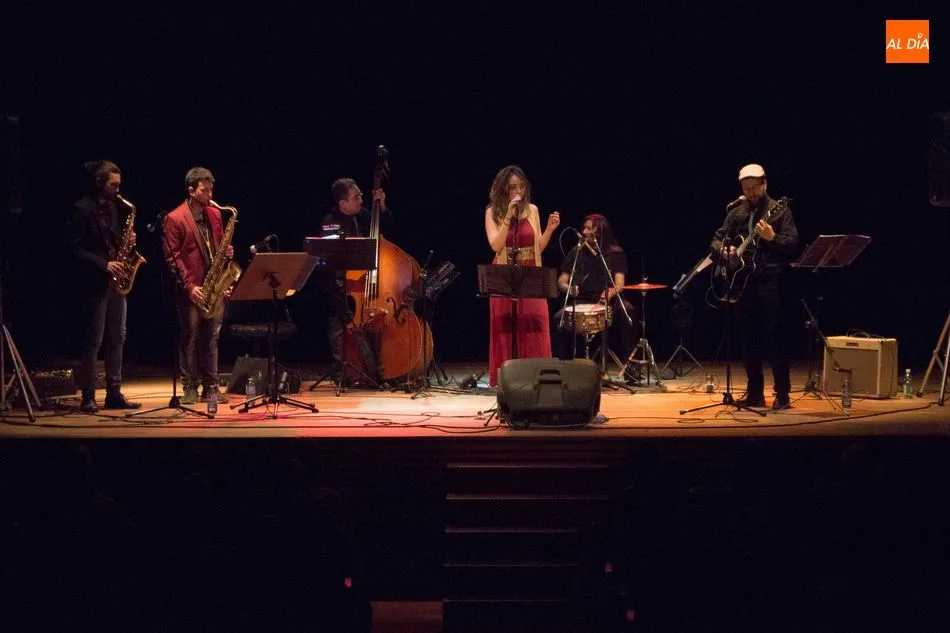 Foto 3 - Flamingo Swing lleva sus elegantes versiones a la Biblioteca Torrente Ballester  