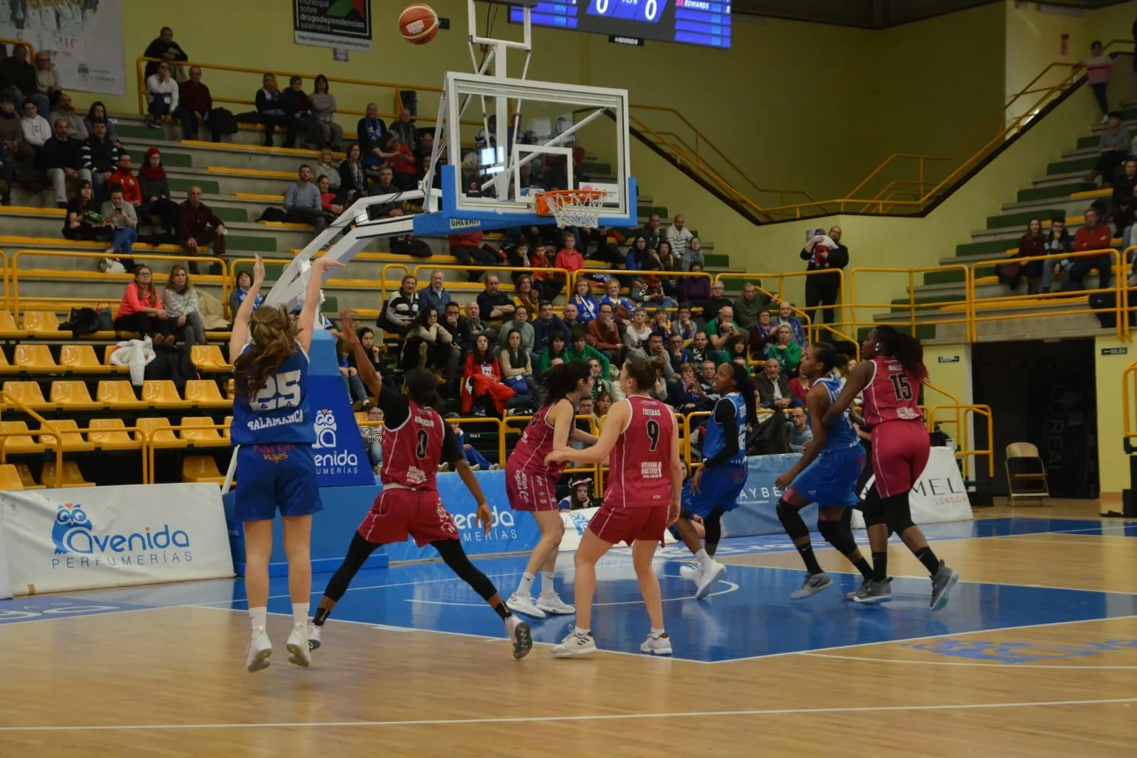 Un partido del Perfumerías Avenida en casa