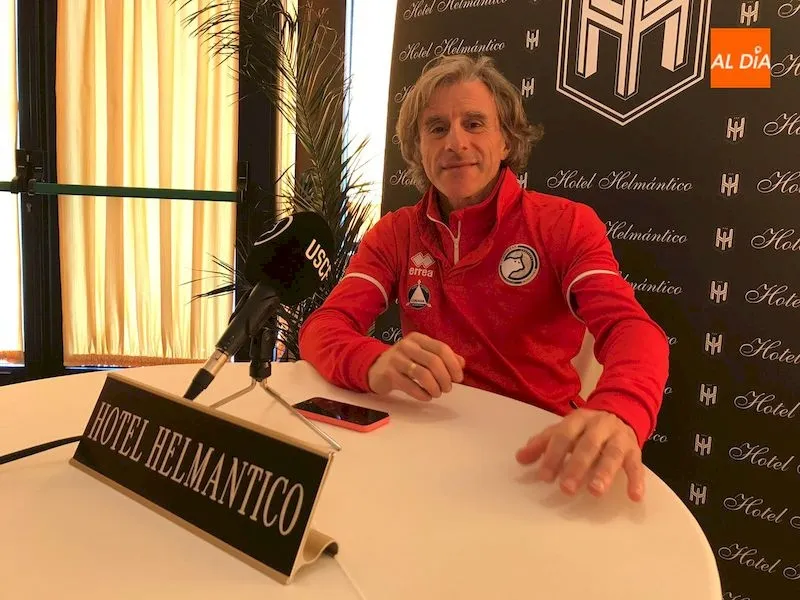 Roberto Aguirre durante la rueda de prensa