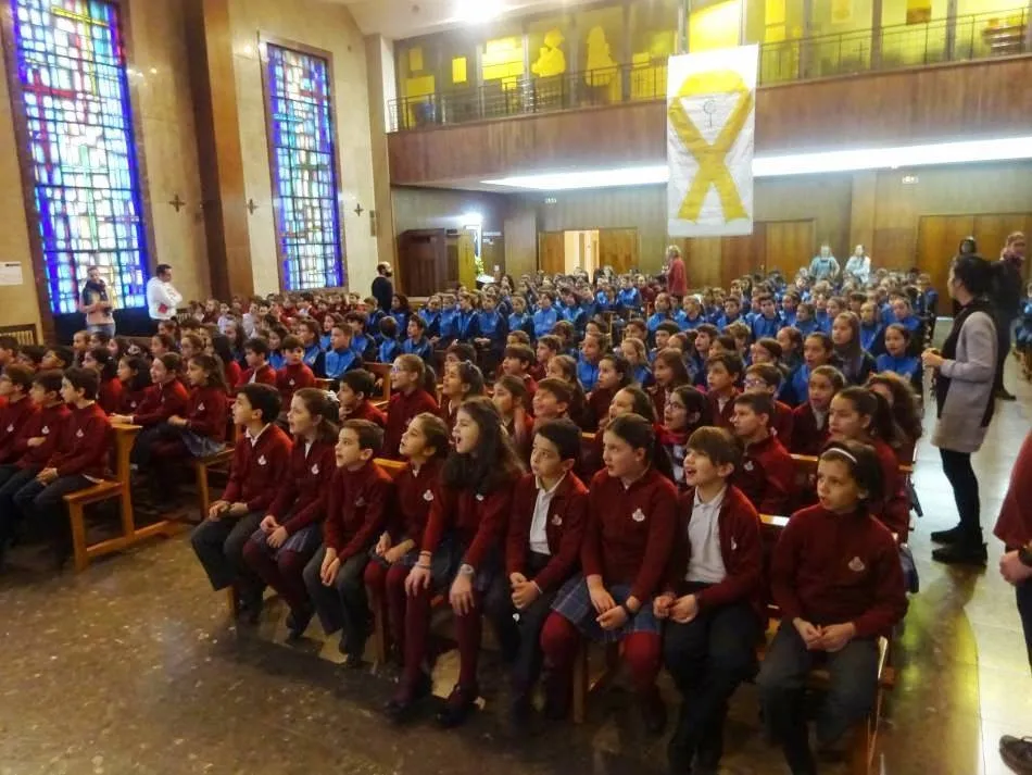Foto 2 - El colegio San Juan Bosco celebra el D&iacute;a Internacional del C&aacute;ncer Infantil