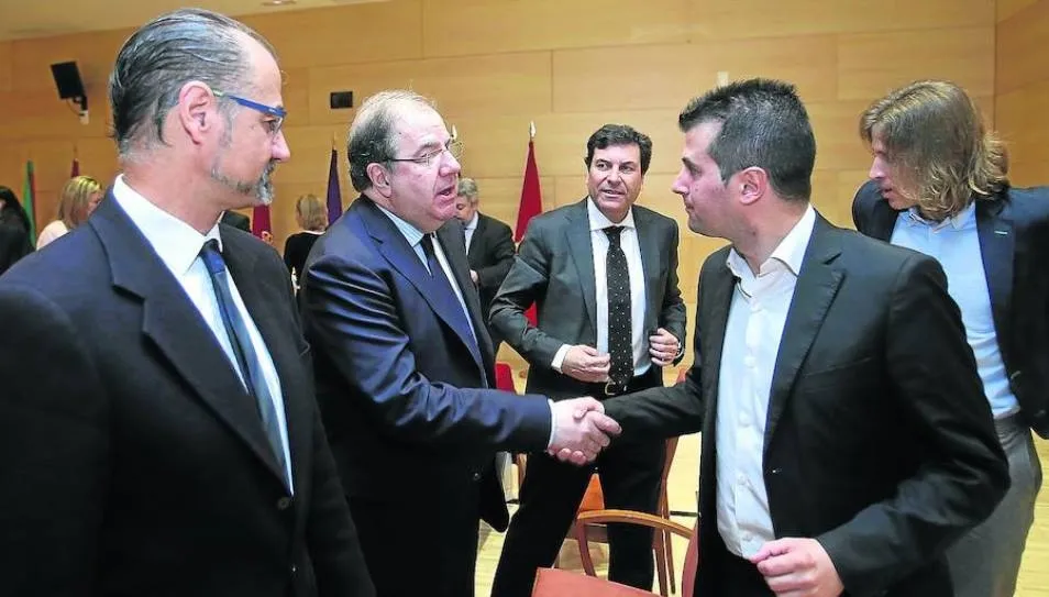 Luis Fuentes (Ciudadanos), Juan Vicente Herrera (PP), Luis Tudanca (PSOE) y Pablo Fernández (Podemos) en la Cortes regionales. Foto El Norte de Castilla