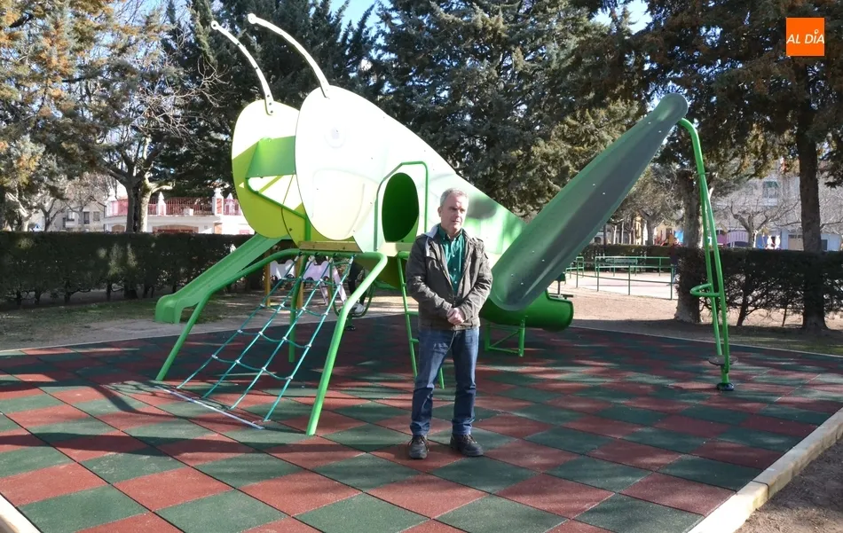 Foto 2 - La Glorieta da la bienvenida a un saltamontes y despide a su &uacute;ltimo juego genuino  