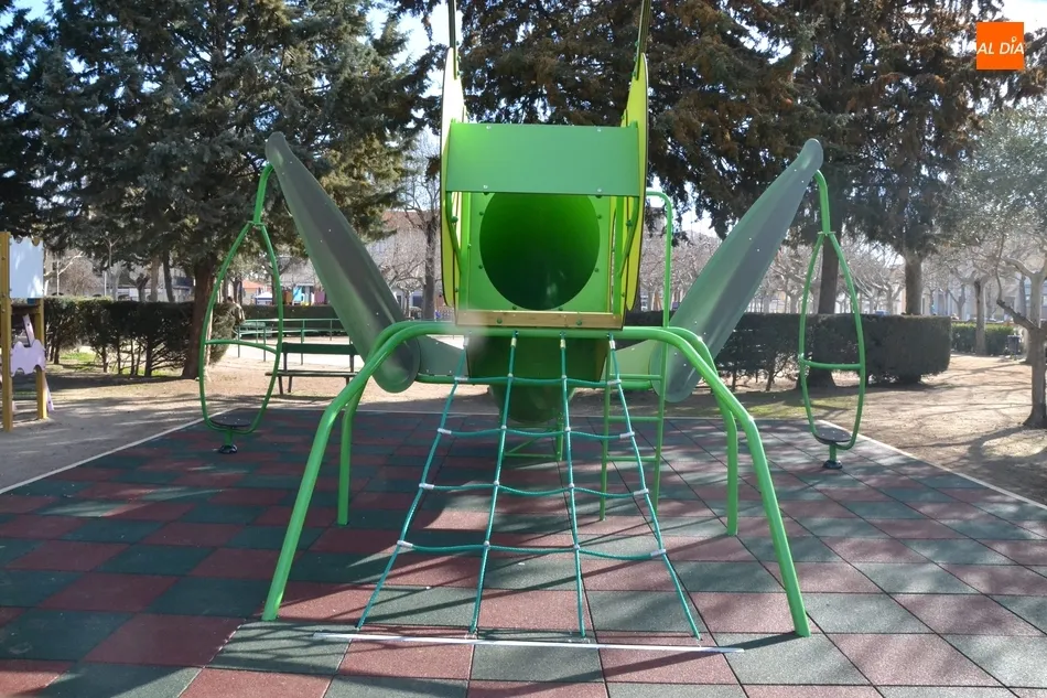 Foto 3 - La Glorieta da la bienvenida a un saltamontes y despide a su &uacute;ltimo juego genuino  