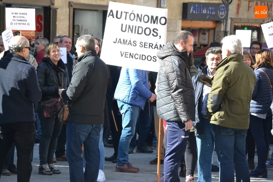 Foto 9 - M&aacute;s de 200 personas se suman en Mir&oacute;briga al &lsquo;Despertar de los Aut&oacute;nomos&rsquo;  