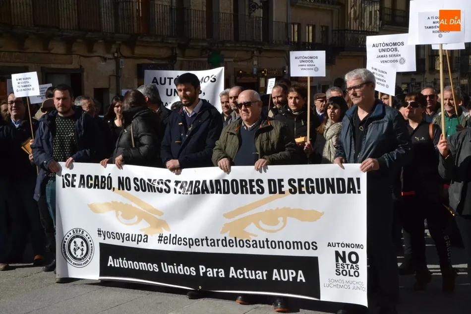 Foto 8 - M&aacute;s de 200 personas se suman en Mir&oacute;briga al &lsquo;Despertar de los Aut&oacute;nomos&rsquo;  