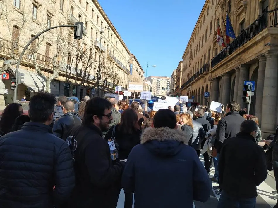 Foto 11 - Cerca de 200 aut&oacute;nomos se manifiestan para denunciar &ldquo;el desamparo por parte de las...