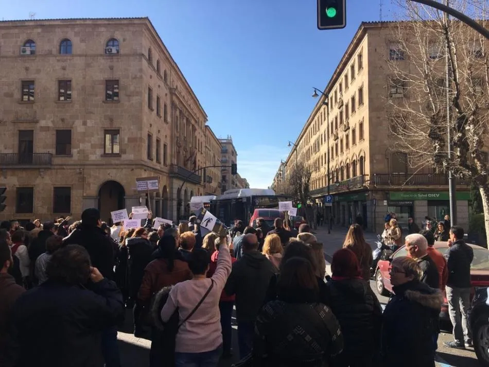 Foto 9 - Cerca de 200 aut&oacute;nomos se manifiestan para denunciar &ldquo;el desamparo por parte de las...