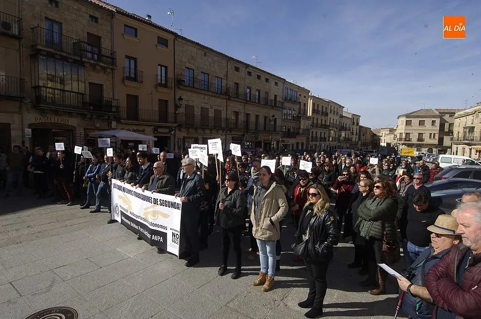 Foto 11 - M&aacute;s de 200 personas se suman en Mir&oacute;briga al &lsquo;Despertar de los Aut&oacute;nomos&rsquo;  