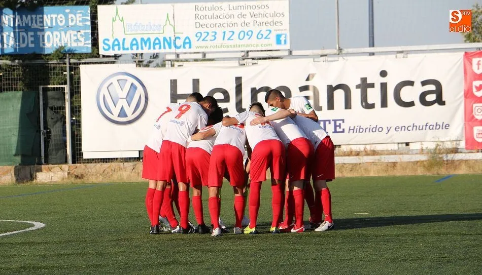 Jugadores del Santa Marta en una arenga antes del partido