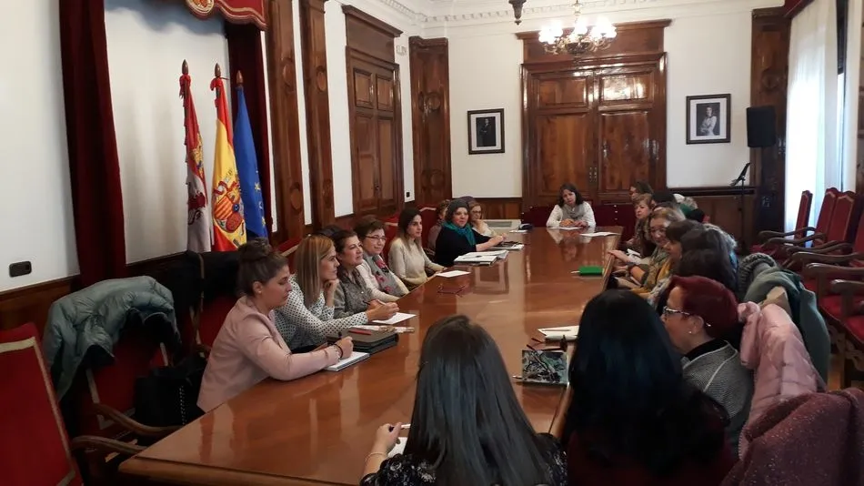 Reunión de la subdelegada del Gobierno se reúne con diferentes  asociaciones de mujeres