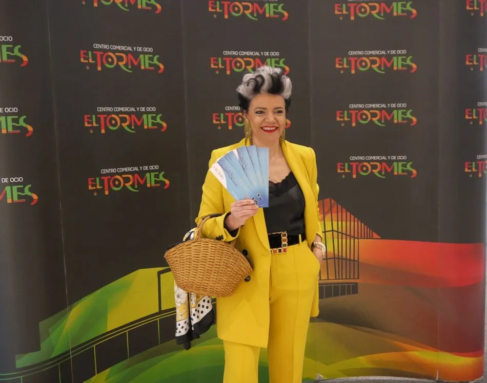 Foto 5 - El Tormes entrega los premios a los ganadores de &lsquo;Enam&oacute;date 2018&rsquo; que posaron para este blog...