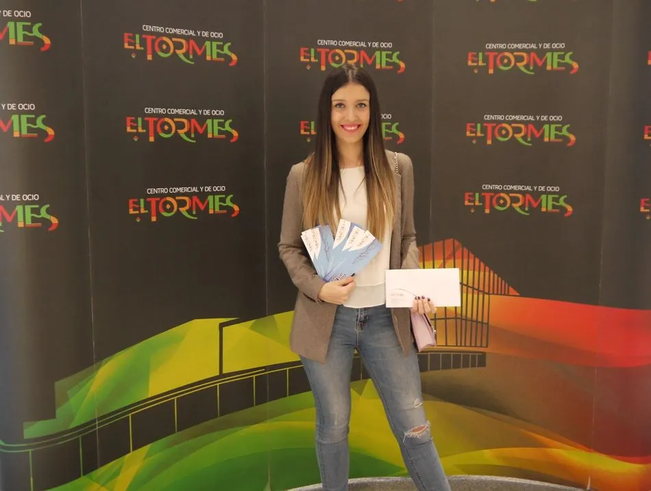 Foto 4 - El Tormes entrega los premios a los ganadores de &lsquo;Enam&oacute;date 2018&rsquo; que posaron para este blog...