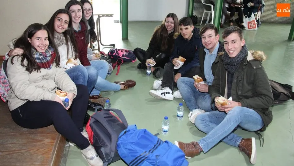 Vitigudino se vuelca cada año con el Bocata Solidario / MARIBEL SÁNCHEZ