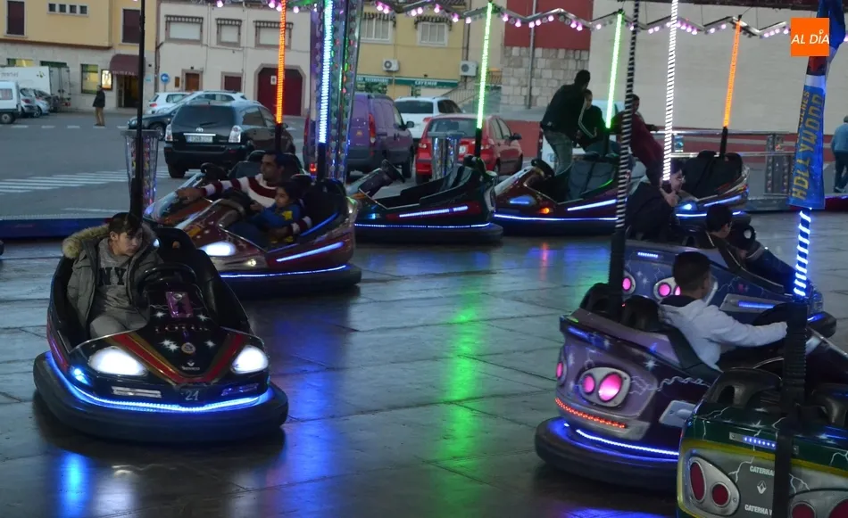 Foto 8 - Empiezan a llegar m&aacute;s atracciones mientras que los coches chocones ya est&aacute;n operativos  