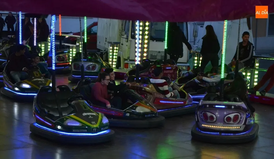 Empiezan a llegar más atracciones mientras que los coches chocones ya están operativos  