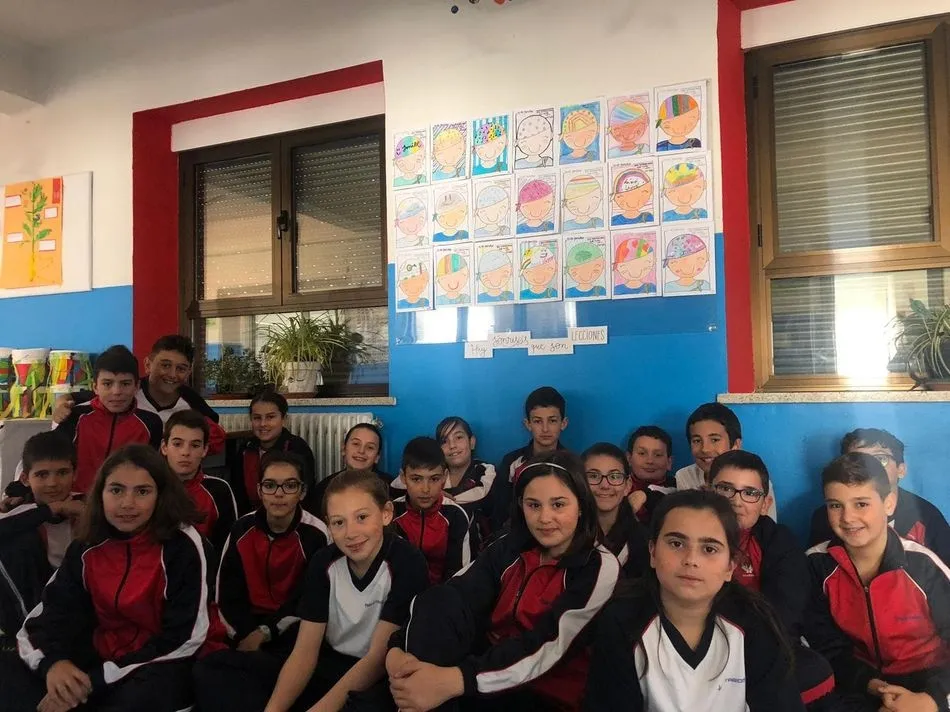 Foto 5 - Los alumnos y profesores del colegio Trinitarios celebran el D&iacute;a Internacional del C&aacute;ncer Infantil