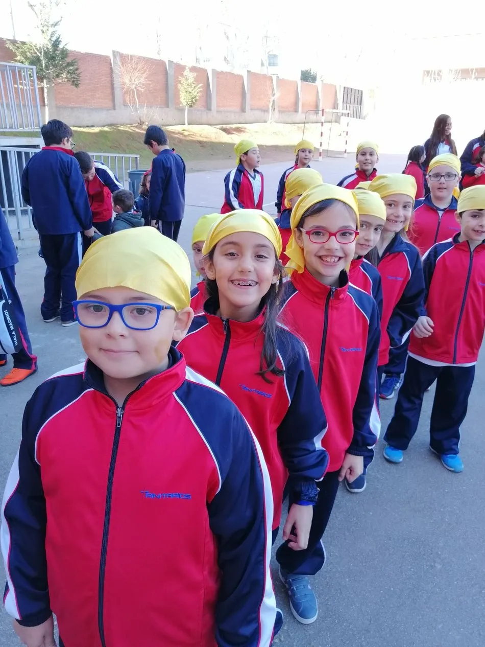 Foto 4 - Los alumnos y profesores del colegio Trinitarios celebran el D&iacute;a Internacional del C&aacute;ncer Infantil