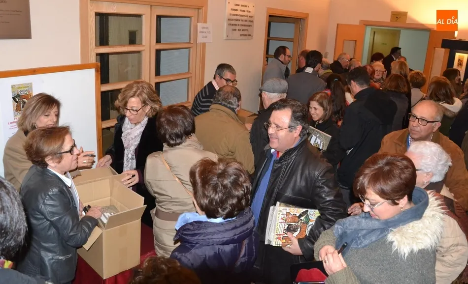 Foto 4 - El Libro del Carnaval cumple 40 ediciones con el 75 Aniversario y Jos&eacute; Pinto entre sus temas  