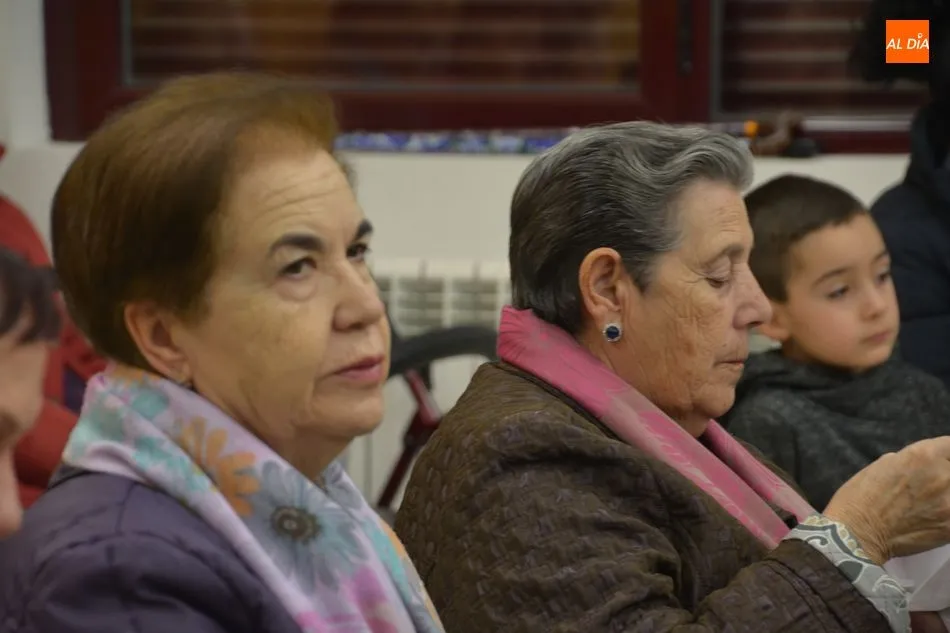 Foto 6 - Los vecinos de Puente Ladrillo disfrutan de una chocolatada y una mesa redonda sobre el...