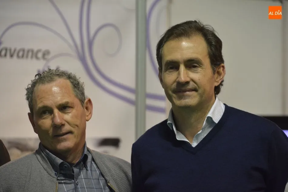 Foto 8 - Aldeatejada ensalza las virtudes de la miel en la apertura de su IX Feria Ap&iacute;cola