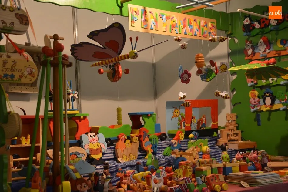 Foto 5 - Aldeatejada ensalza las virtudes de la miel en la apertura de su IX Feria Ap&iacute;cola